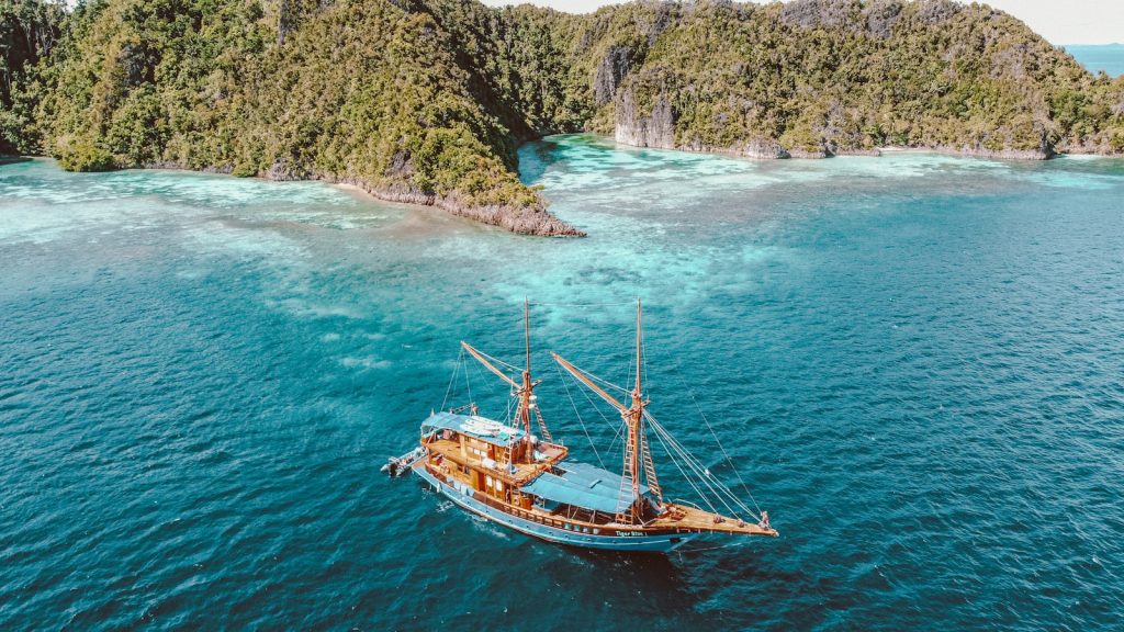 Classic Phinisi Boats Komodo | Authentic Wooden Sailing Liveaboards