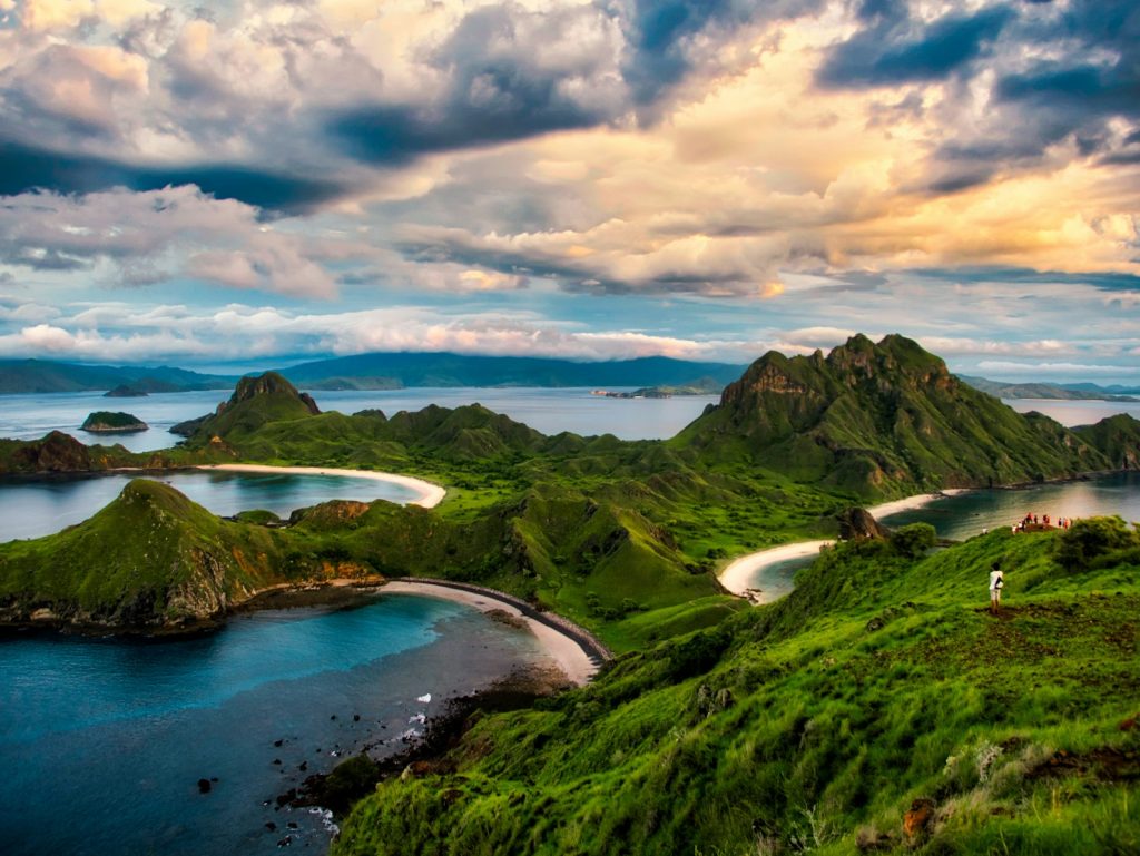 Komodo Liveaboard Cruise & Cruises | Sailing the National Park