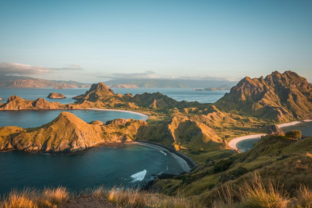 Komodo Liveaboard: The Complete 2027 Mega-Guide (Boats, Itineraries, Prices)