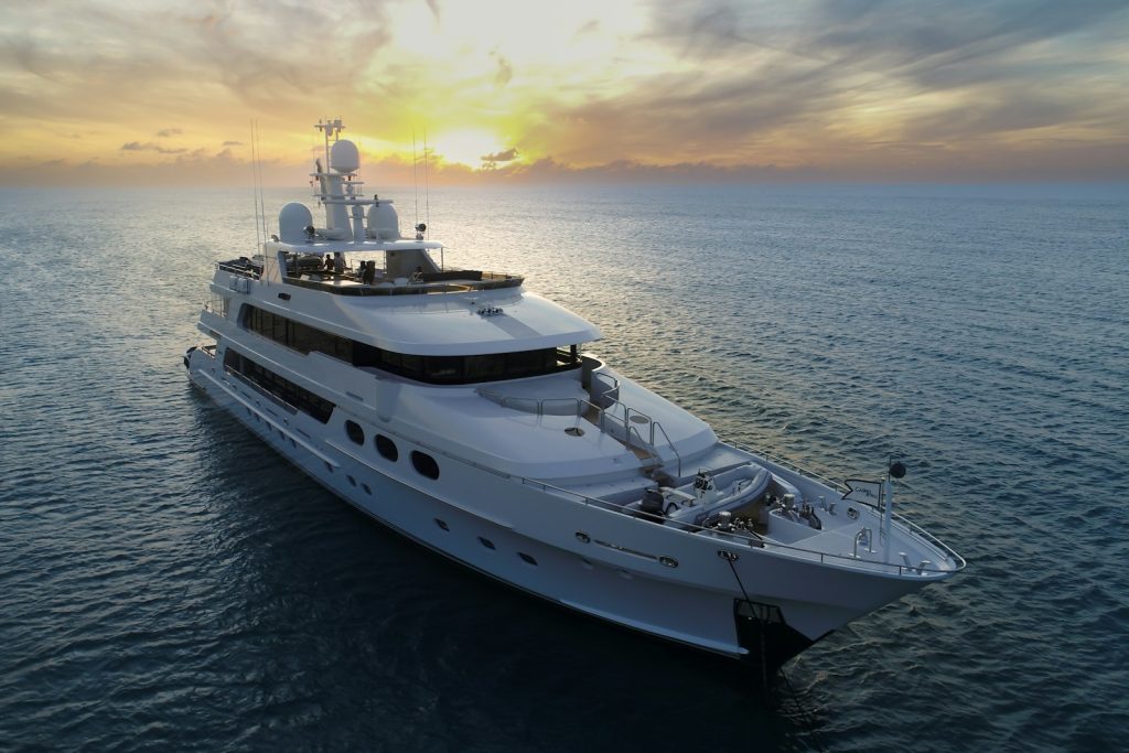 Komodo Yacht Charter | Luxury Yacht Cruises & Rentals in the Park