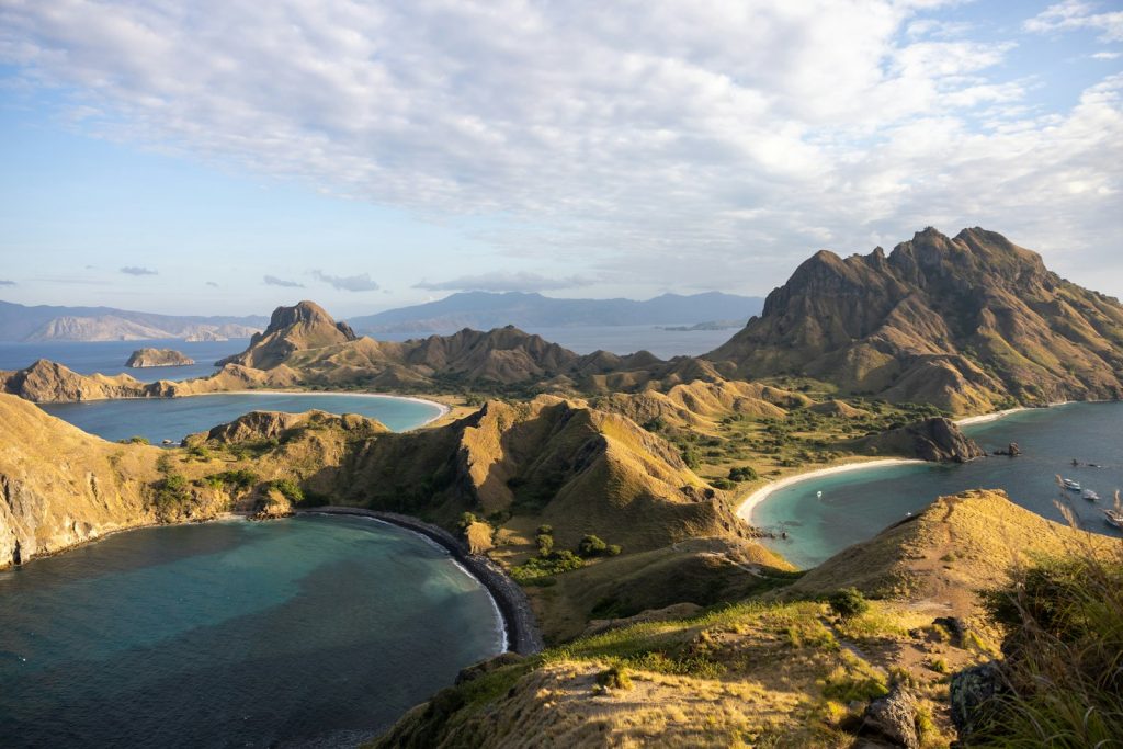 Luxury Komodo Liveaboard | 5-Star Cruises, Yachts & Premium Cabins